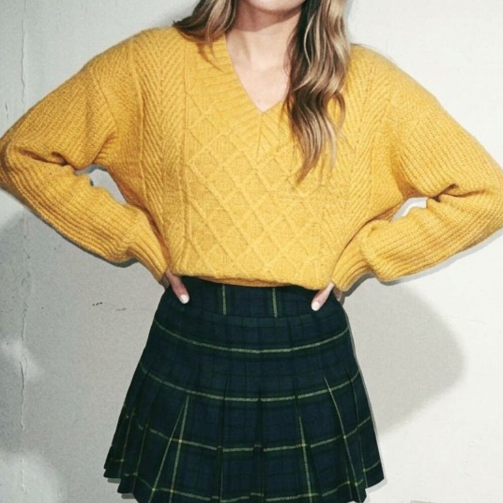 Anthropologie Maeve Academia Scandigirl The Tillie V-Neck Sweater by Maeve
